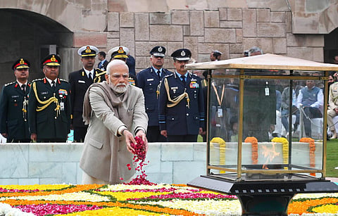 மகாத்மா காந்தி நினைவு நாளில் குடியரசுத் தலைவர் முர்மு பிரதமர் மோடி அஞ்சலி