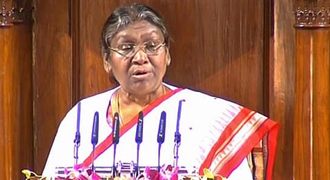 நாடாளுமன்ற கூட்டுக் கூட்டத்தில் உரை நிகழ்த்தும் திரவுபதி முர்மு