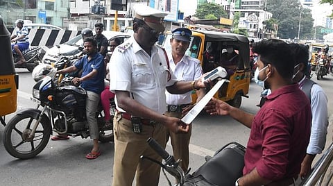 தவறான திசையில் வாகனம் ஓட்டிய 2,546 பேர் மீது போலீஸார் வழக்கு பதிவு