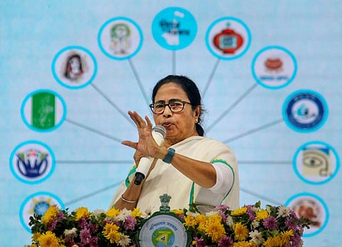 மக்களை குழப்புகிறது மத்திய அரசு - முதல்வர் மம்தா பானர்ஜி குற்றச்சாட்டு
