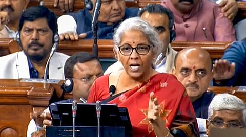 மத்திய பட்ஜெட்டை தாக்கல் செய்யும் நிதி அமைச்சர் நிர்மலா சீதாராமன்