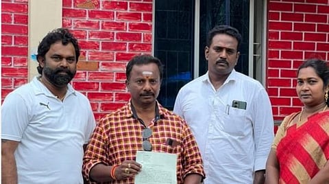 புகார் அளிக்க வந்த வழக்கறிஞர்கள்