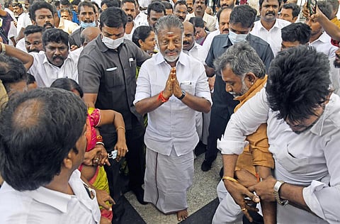 ஓபிஎஸ் தரப்பினரையும் உள்ளடக்கிய அதிமுக பொதுக்குழுவை கூட்டி வேட்பாளர் தேர்வு - உச்ச நீதிமன்ற வாதங்கள் முழு விவரம்