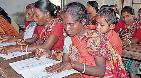 புதிய பாதை காட்டும் பாரத எழுத்தறிவு திட்டம்