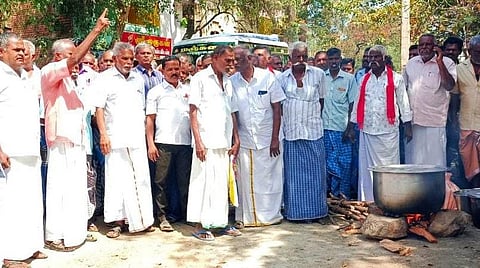போராட்டத்தில் ஈடுபட்ட விசைத்தறி தொழிலாளர்கள்