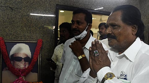 ஈரோடு கிழக்கு இடைத்தேர்தலில் ‘இரட்டை இலை’ சின்னத்தில் அதிமுக வேட்பாளர் போட்டி - அவைத் தலைவருக்கு அங்கீகாரம்