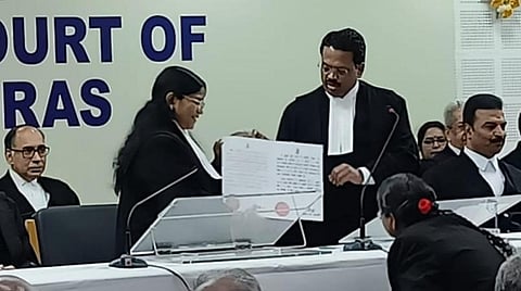 சென்னை உயர்நீதிமன்ற நீதிபதியாக பதவியேற்றார் விக்டோரியா கவுரி