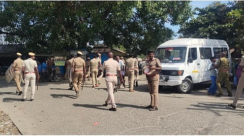 அருப்புக்கோட்டை அருகே கோயில் திருவிழா பிரச்சினை: பெண்கள் உள்பட 100 பேர் கைது; 300+ போலீஸ் குவிப்பு