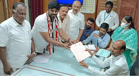 வேட்புமனு தாக்கல் செய்த சிவபிரசாத்