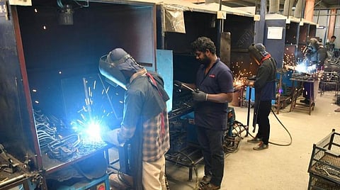 தாழ்வழுத்த தொழிற்சாலை பிரிவில் உச்சநேர மின் பயன்பாட்டு கட்டணம் 15%-ஆக குறைப்பு