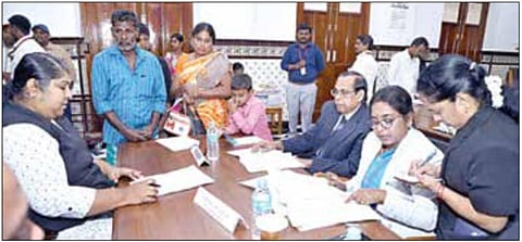 தேசிய மக்கள் நீதிமன்றத்தில் 99 ஆயிரத்து 604 வழக்குகளுக்கு சுமுக தீர்வு - ரூ. 959.77 கோடி இழப்பீடு வழங்க உத்தரவு