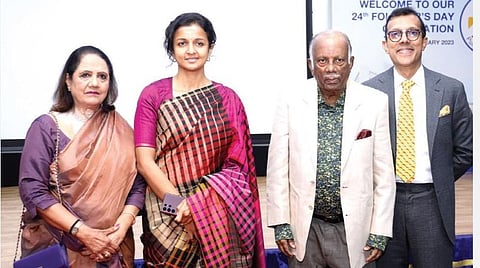 சென்னை மியாட் மருத்துவமனையின் 24-வது ஆண்டு நிறுவனர் தின விழாவில் பங்கேற்ற திரைப்படத் தயாரிப்பாளர் கிருத்திகா, மருத்துவ மனையின் நிறுவனர் பிவிஏ மோகன்தாஸ், தலைவர் மல்லிகா மோகன்தாஸ், நிர்வாக இயக்குநர் பிரித்வி மோகன்தாஸ் ஆகியோர்.