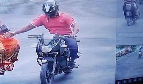 சென்னையில் 2 பெண்கள் உட்பட 5 பேரிடம் அடுத்தடுத்து செல்போன்கள் பறிப்பு