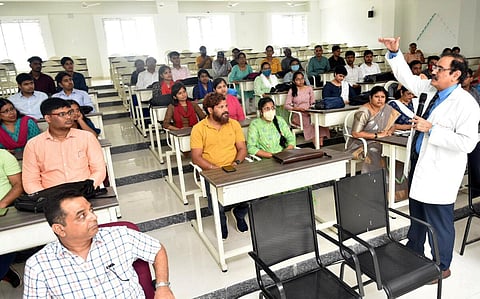 ராமநாதபுரம் மருத்துவக் கல்லூரியில் நடைபெறும் வகுப்பு