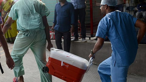 மதுரையிலிருந்து கோவை, புதுக்கோட்டைக்கு மூளைச்சாவு அடைந்தவரின் இதயம், கல்லீரல் அனுப்பி வைப்பு: 2 பேர் மறுவாழ்வு பெற்றனர்