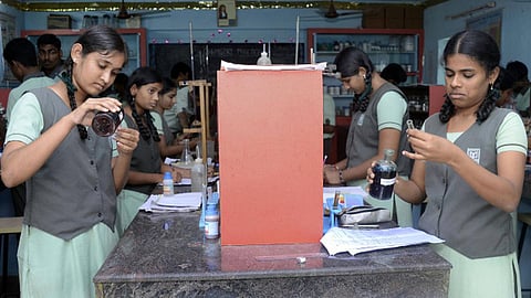 பிளஸ் 2 மாணவர்கள் அகமதிப்பீடு மதிப்பெண் - பிப்.28-க்குள் பதிவேற்ற உத்தரவு
