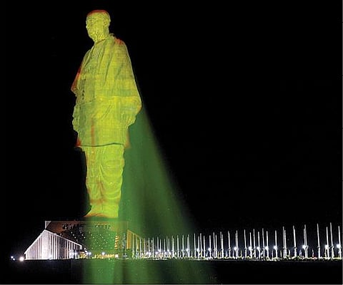 உலகிலேயே உயரமான சிலை (182 மீட்டர்) என்ற பெயரை பெற்று விளங்கும் சர்தார் வல்லபபாய் படேல் சிலை.