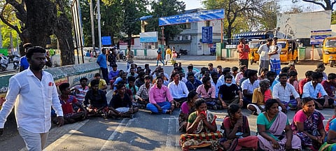 போராட்டத்தில் ஈடுபட்ட மக்கள்