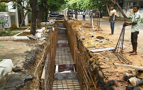 சென்னையில் மழைநீர் வடிகால் பணிகளால் சேதமான 1,860 கி.மீ. நீள சாலைகளை ரூ.1,171 கோடியில் சீரமைக்க நடவடிக்கை