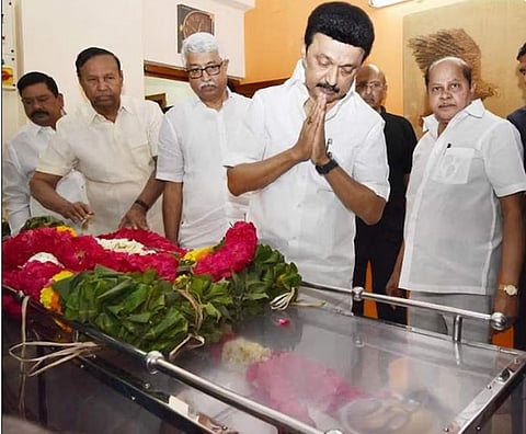 க.அன்பழகன் சகோதரர் மணிவண்ணன் காலமானார்: முதல்வர் ஸ்டாலின் நேரில் அஞ்சலி