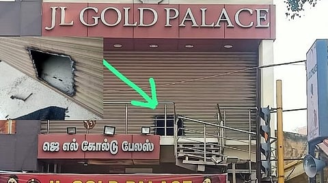 முகமூடி அணிந்து சுவரில் ஏறிச் செல்லும் கொள்ளையன்: பெரம்பூர் நகைக்கடை கொள்ளையில் புதிய சிசிடிவி காட்சிகள் வெளியீடு