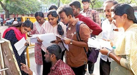 குளறுபடி நடந்துள்ளதால் குரூப்-2 தேர்வை ரத்து செய்ய கட்சி தலைவர்கள் வலியுறுத்தல்