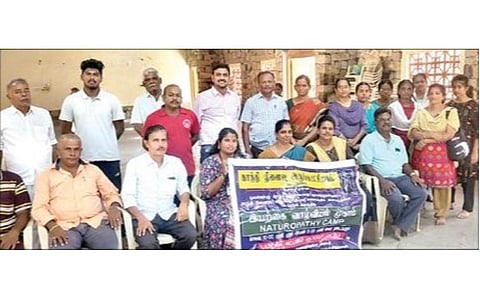 மதுரை காந்தி நினைவு அருங்காட்சியகத்தில் நடந்த இயற்கை வாழ்வியல் முகாமில் பங்கேற்றோர்.