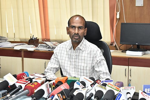 ஈரோடு கிழக்கு தேர்தல் நடத்தும் அலுவலர் க.சிவகுமார் | படம்: எஸ்.குருபிரசாத்