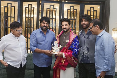 நடிகர்கள் சிரஞ்சீவி, நாகார்ஜூனாவை சந்தித்த மத்திய அமைச்சர் அனுராக் தாக்கூர்