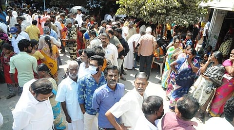 ஈரோடு கிழக்கு இடைத்தேர்தல் | வாக்காளர்களை வாக்குச்சாவடிக்கு வரவழைத்த ‘டோக்கன்’