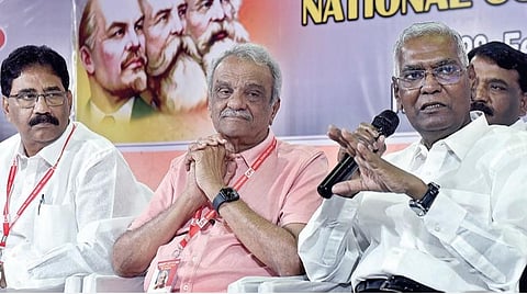 புதுச்சேரியில் செய்தியாளர்களைச் சந்தித்த இந்திய கம்யூனிஸ்ட் கட்சியின் தேசிய பொதுச் செயலாளர் டி .ராஜா. உடன் தேசிய செயலாளர் நாராயணன், புதுச்சேரி மாநில செயலாளர் சலீம். படம்: எம்.சாம்ராஜ்