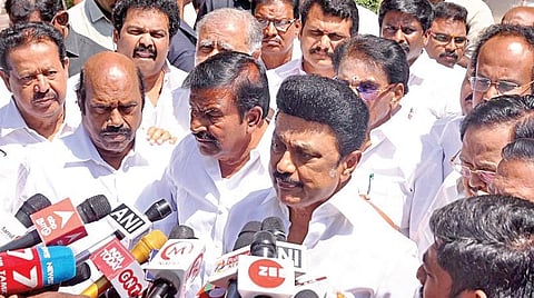 ஈரோடு கிழக்கு இடைத்தேர்தல் வெற்றி குறித்து சென்னை அண்ணா அறிவாலயத்தில் செய்தியாளர்களைச் சந்தித்த முதல்வர் மு.க.ஸ்டாலின், உடன் அமைச்சர்கள் துரைமுருகன், கே.என்.நேரு, எ.வ.வேலு உள்ளிட்டோர்.