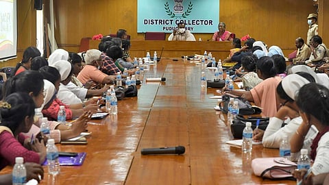 குற்றவாளிகளுக்கு போலீஸார் உதவினால் நடவடிக்கை: புதுச்சேரி ஆட்சியர் எச்சரிக்கை
