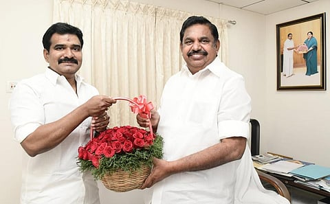 பாஜக தொழில்நுட்ப பிரிவு மாநில தலைவர் சிடிஆர் நிர்மல்குமார் அதிமுகவில் இணைந்தார்