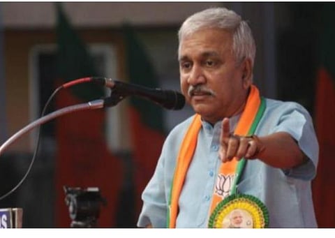 சாலைகளை மாநகராட்சி சீரமைக்காதது ஏன்? - பாஜக மாநில துணைத் தலைவர் கேள்வி