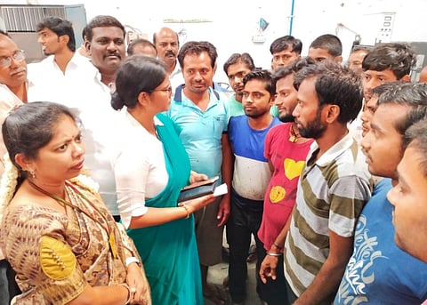 சிவகாசியில் ராஷ்டிரிய ஜனதா தளம் கட்சியின் செய்தித் தொடர்பாளர் ரித்து ஜெய்ஸ்வால்