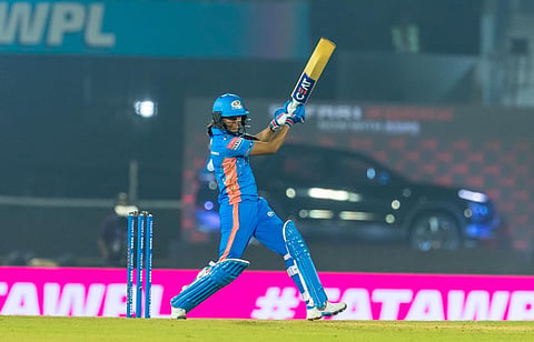 WPL | ஹர்மன்ப்ரீத் கவுரின் கேப்டன் நாக்: 4-வது வெற்றியை பதிவு செய்தது மும்பை இந்தியன்ஸ்