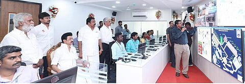 கட்டுப்பாட்டு மையத்தில் முதல்வர் மு.க.ஸ்டாலின்