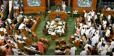 ஆளுங்கட்சி - எதிர்க்கட்சிகள் அமளி: 2-வது நாளாக நாடாளுமன்றம் முடக்கம்