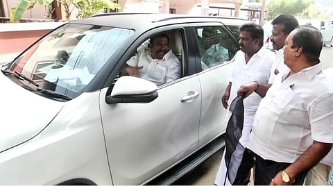 அமைச்சர் கே.என்.நேருவுக்கு கருப்புக்கொடி காட்டும் திருச்சி சிவா ஆதரவாளர்கள்