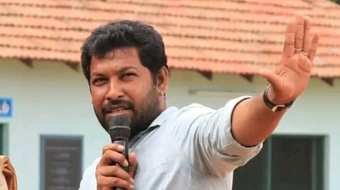 கழுமரப் பின்னணியில் நடக்கும் கழுவேத்தி மூர்க்கன்
