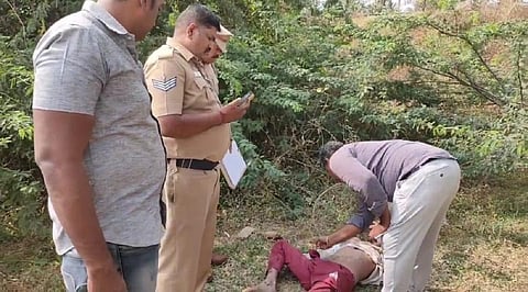 சேலத்தில் மர்மமான முறையில் உயிரிழந்த வட மாநில இளைஞரின் உடலை கைப்பற்றி சேலம் , செவ்வாய்ப்பேட்டை போலீஸார் விசாரணை நடத்தி வருகின்றனர்.