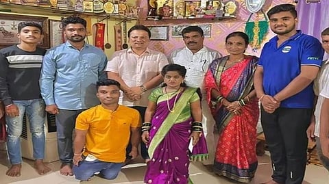 4 ஆண்டு தோழி ஜெயாவை மணந்துகொண்ட உலகின் மிகவும் உயரம் குறைந்தபாடிபில்டர் பிரதிக்.