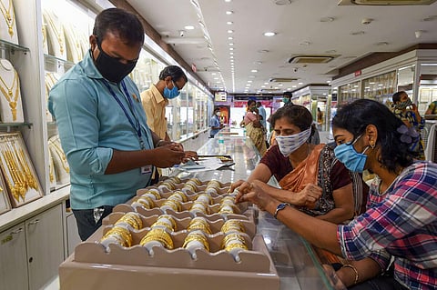 மார்ச் 20, 2023 | தங்கம் விலையில் மாற்றமில்லை: சவரன் ரூ.44.480 க்கு விற்பனை