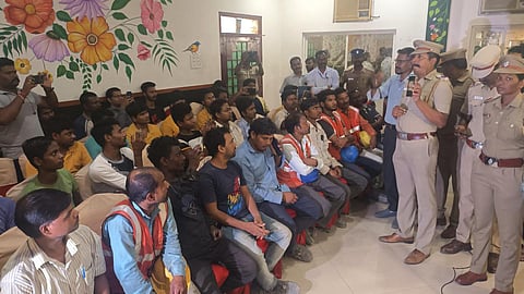 4 லட்சம் புலம்பெயர் தொழிலாளர்களுடன் மாவட்ட நிர்வாகம், காவல் துறை சந்திப்பு: தமிழ்நாடு பட்ஜெட் 2023-ல் தகவல்