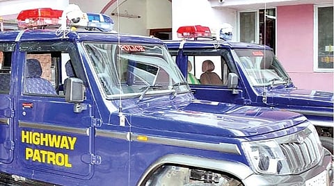 திருநெல்வேலி மாவட்ட காவல்துறை சார்பில் நெடுஞ்சாலை காவல் ரோந்து வாகனத்தில் சூரிய சக்தியில் இயங்கும் கண்காணிப்பு கேமரா பொருத்தப்பட்டுள்ளது.