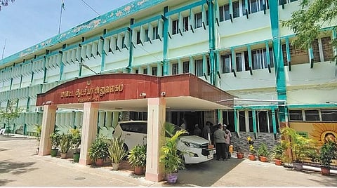 விருதுநகர் | ஒப்பந்ததாரருக்கு இழப்பீடு வழங்காத வழக்கு: ஆட்சியர் அலுவலகத்தை ஏலம் விட நோட்டீஸ்