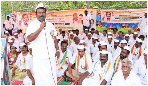 ராகுல் காந்தி தகுதி நீக்கத்தை எதிர்த்து ஸ்ரீபெரும்புதூரில் நடந்த சத்யாகிரக போராட்டத்தில் பேசும் காங்கிரஸ் எம்எல்ஏ செல்வப்பெருந்தகை