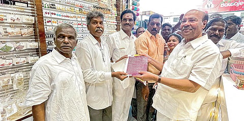 கடைகளில் ஒரு மாதத்துக்குள் தமிழில் பெயர் பலகை வைக்க வேண்டும்: ராமதாஸ் எச்சரிக்கை