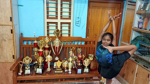 மாணவி ஜெயவர்தனி.
